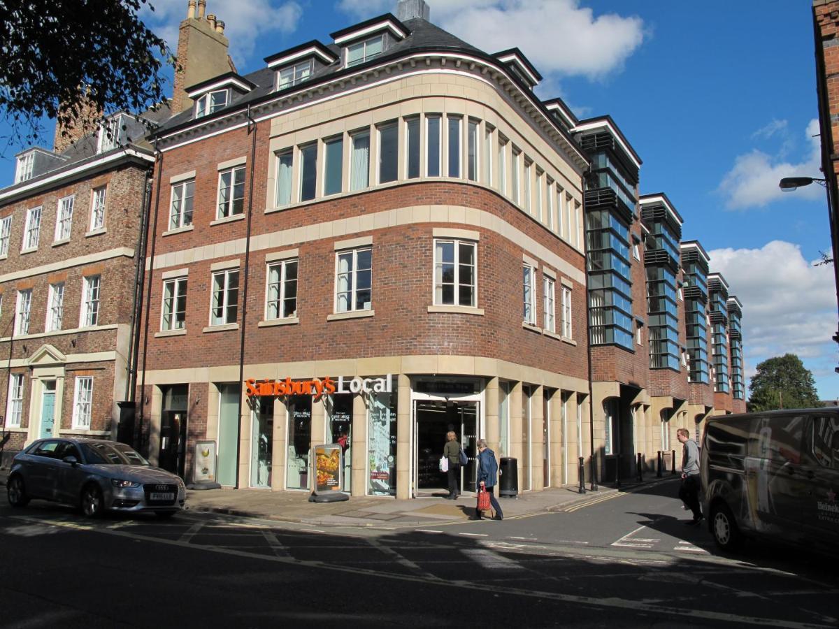 Churchill Two Bedroom Apartments With Free Parking And The Minster View ヨーク エクステリア 写真