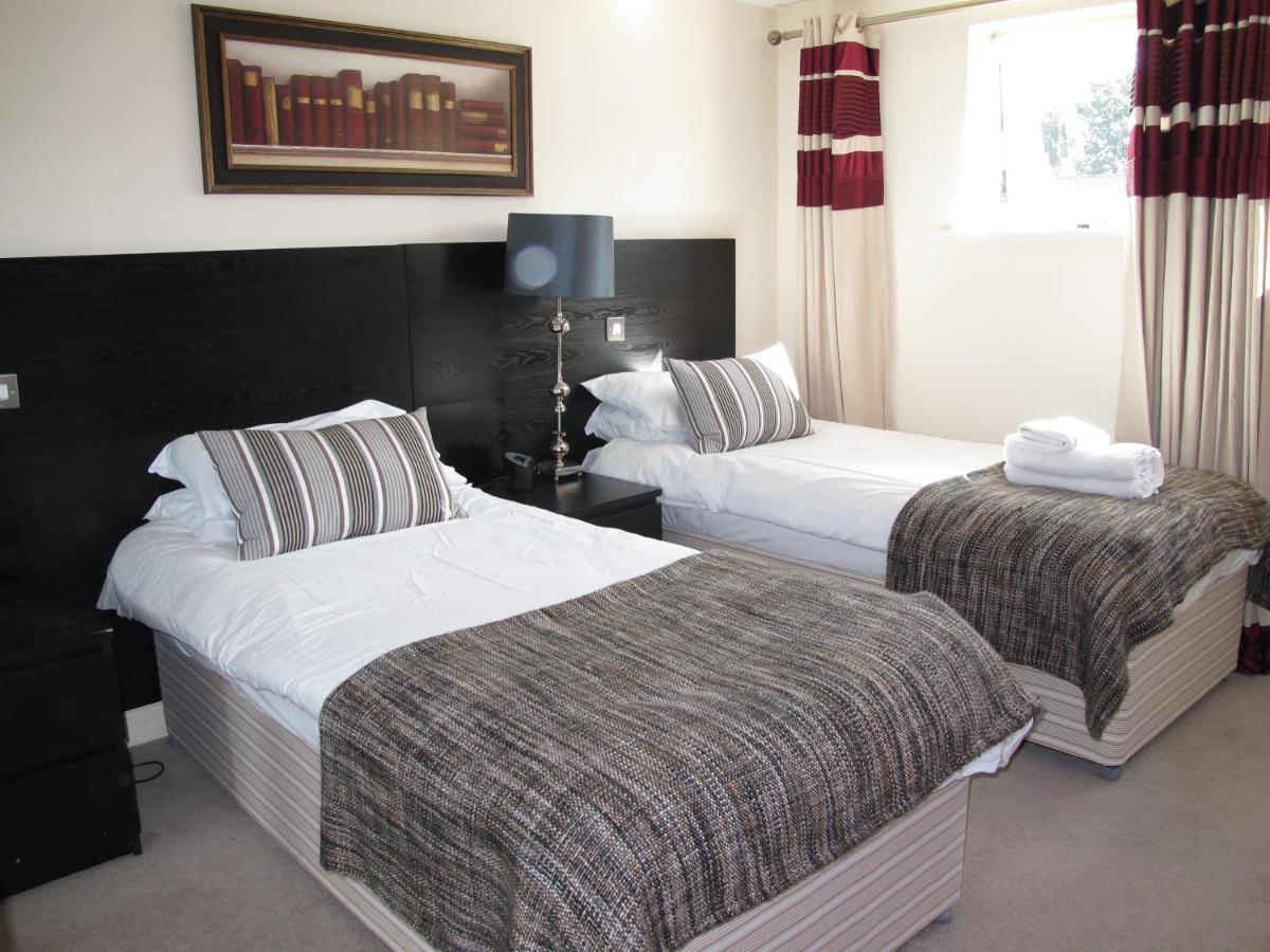Churchill Two Bedroom Apartments With Free Parking And The Minster View ヨーク エクステリア 写真