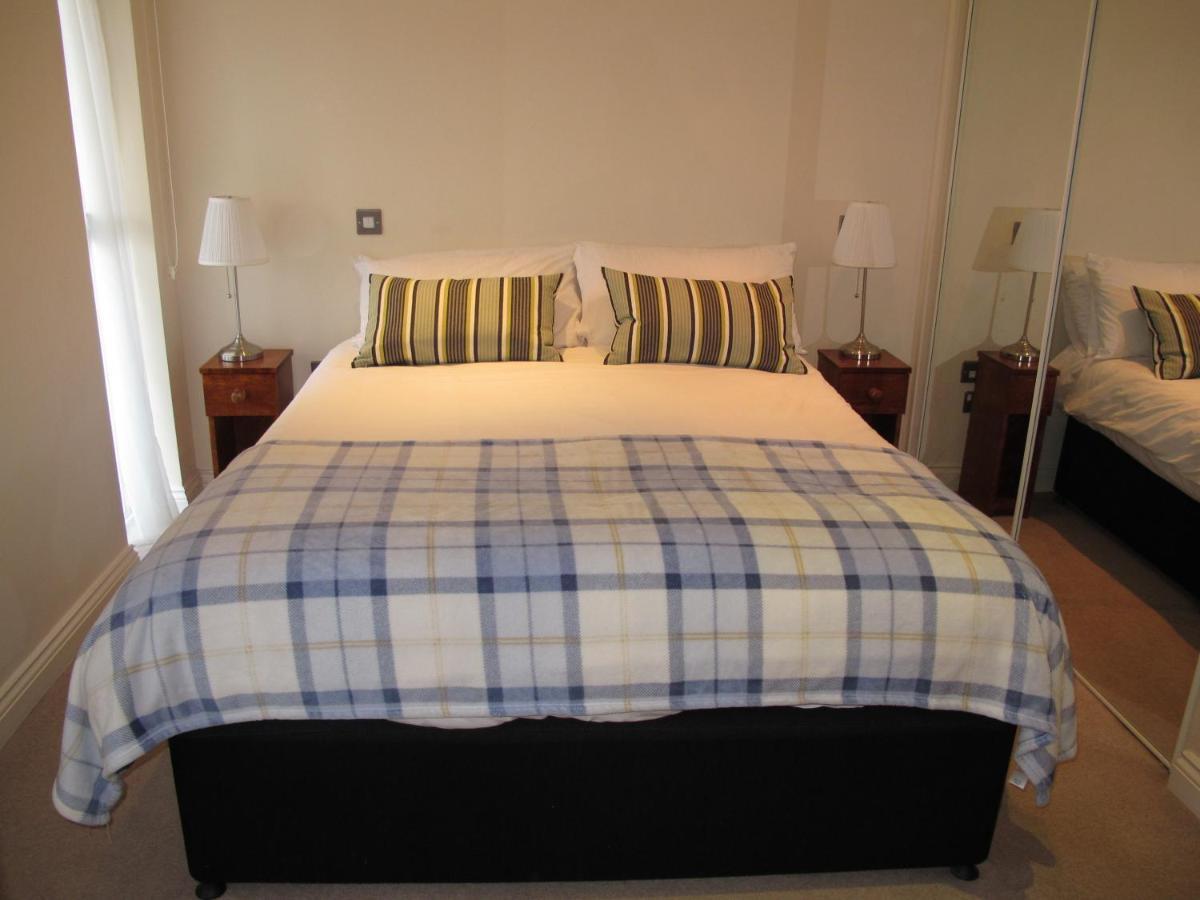 Churchill Two Bedroom Apartments With Free Parking And The Minster View ヨーク エクステリア 写真