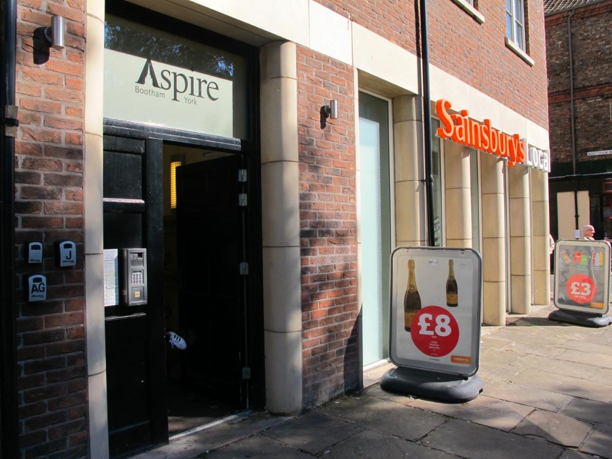 Churchill Two Bedroom Apartments With Free Parking And The Minster View ヨーク エクステリア 写真