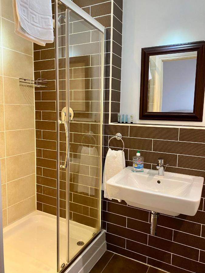 Churchill Two Bedroom Apartments With Free Parking And The Minster View ヨーク エクステリア 写真