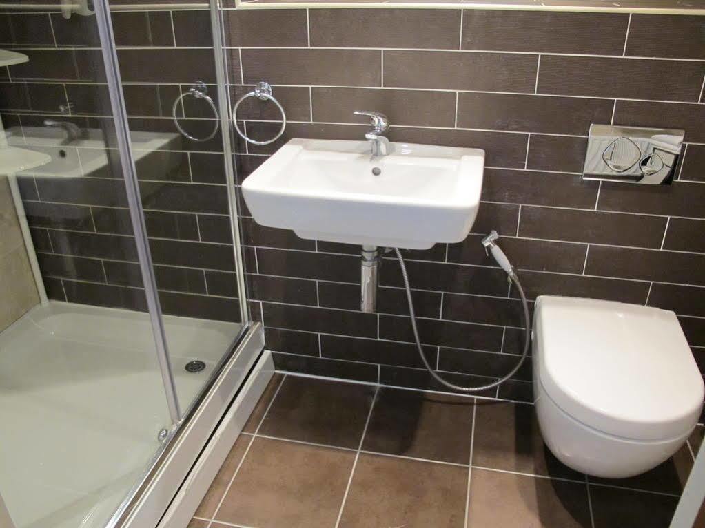 Churchill Two Bedroom Apartments With Free Parking And The Minster View ヨーク エクステリア 写真
