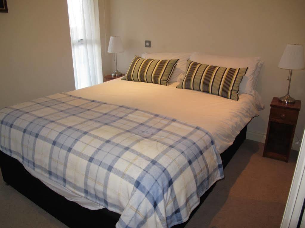 Churchill Two Bedroom Apartments With Free Parking And The Minster View ヨーク エクステリア 写真